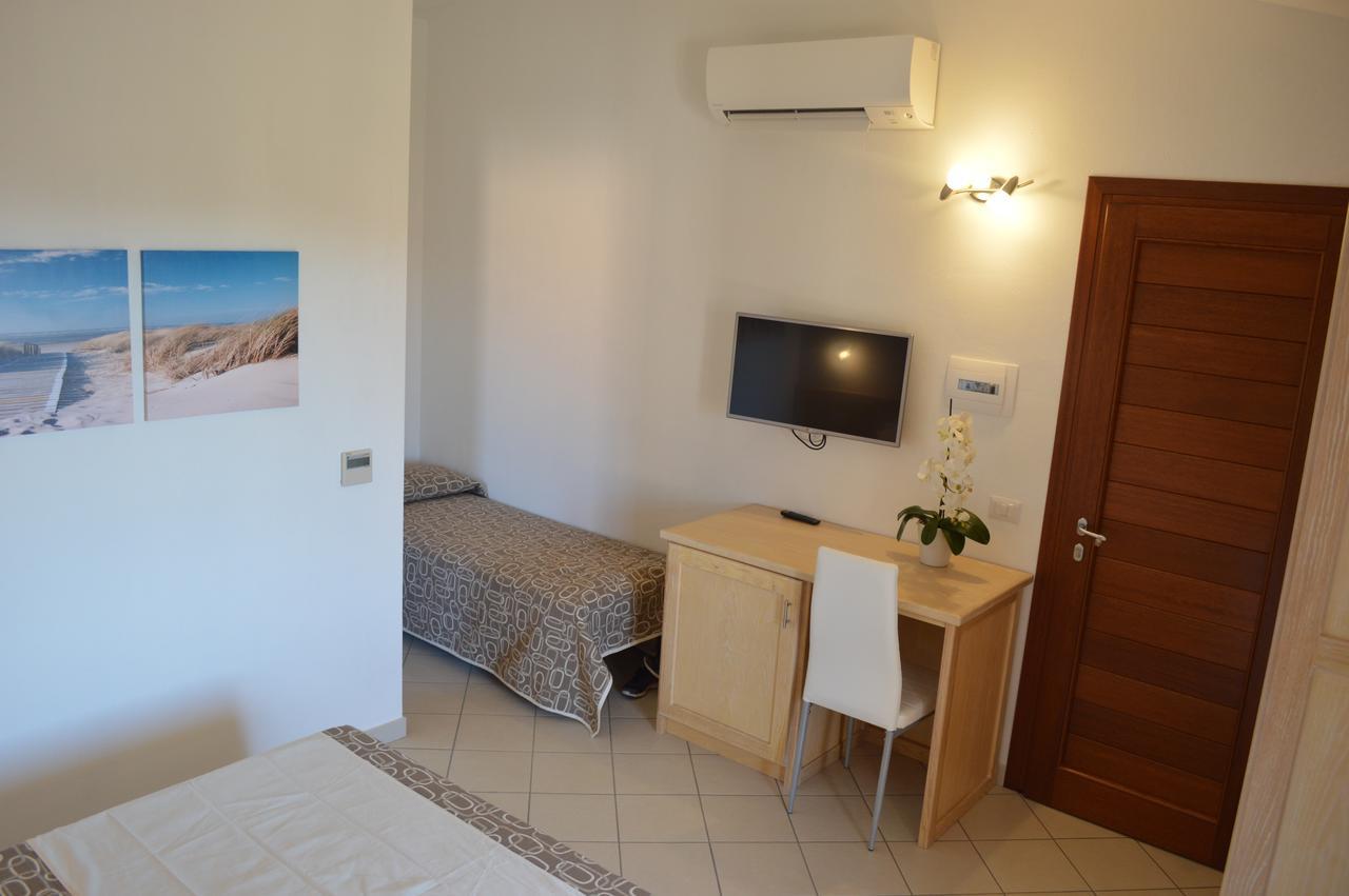 Guest Rooms Affittacamere Сан Теодоро Екстериор снимка