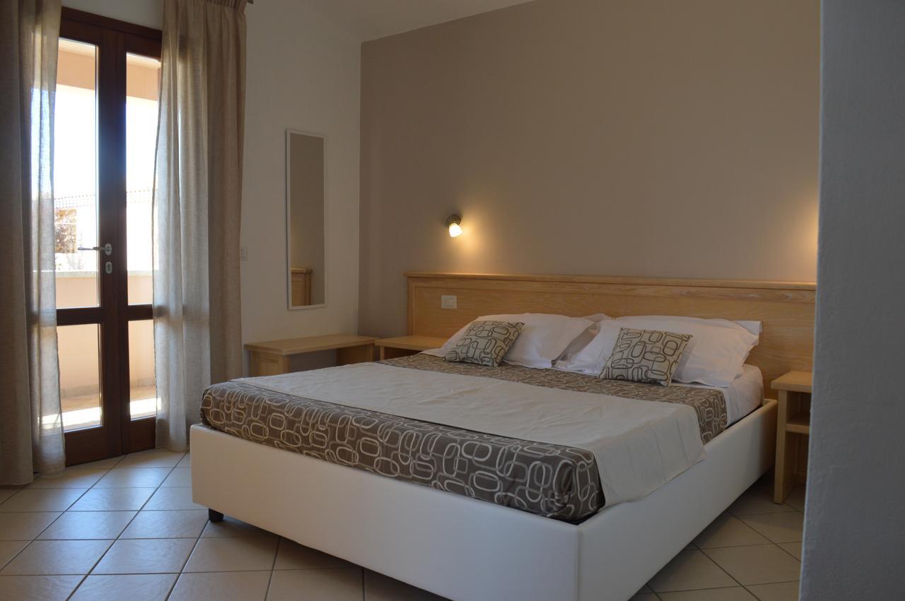 Guest Rooms Affittacamere Сан Теодоро Екстериор снимка