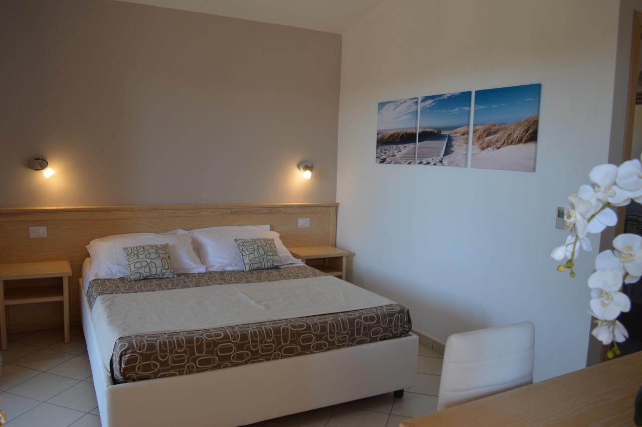 Guest Rooms Affittacamere Сан Теодоро Екстериор снимка