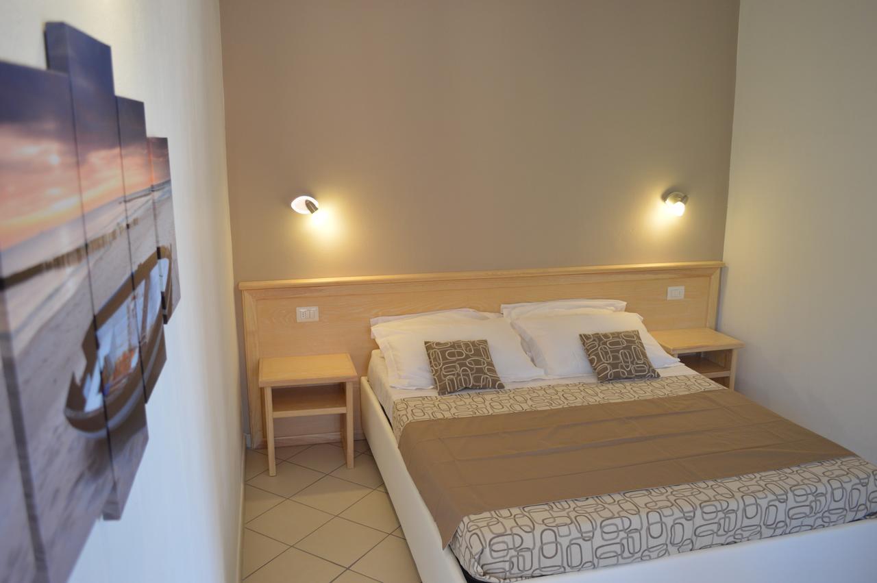 Guest Rooms Affittacamere Сан Теодоро Екстериор снимка