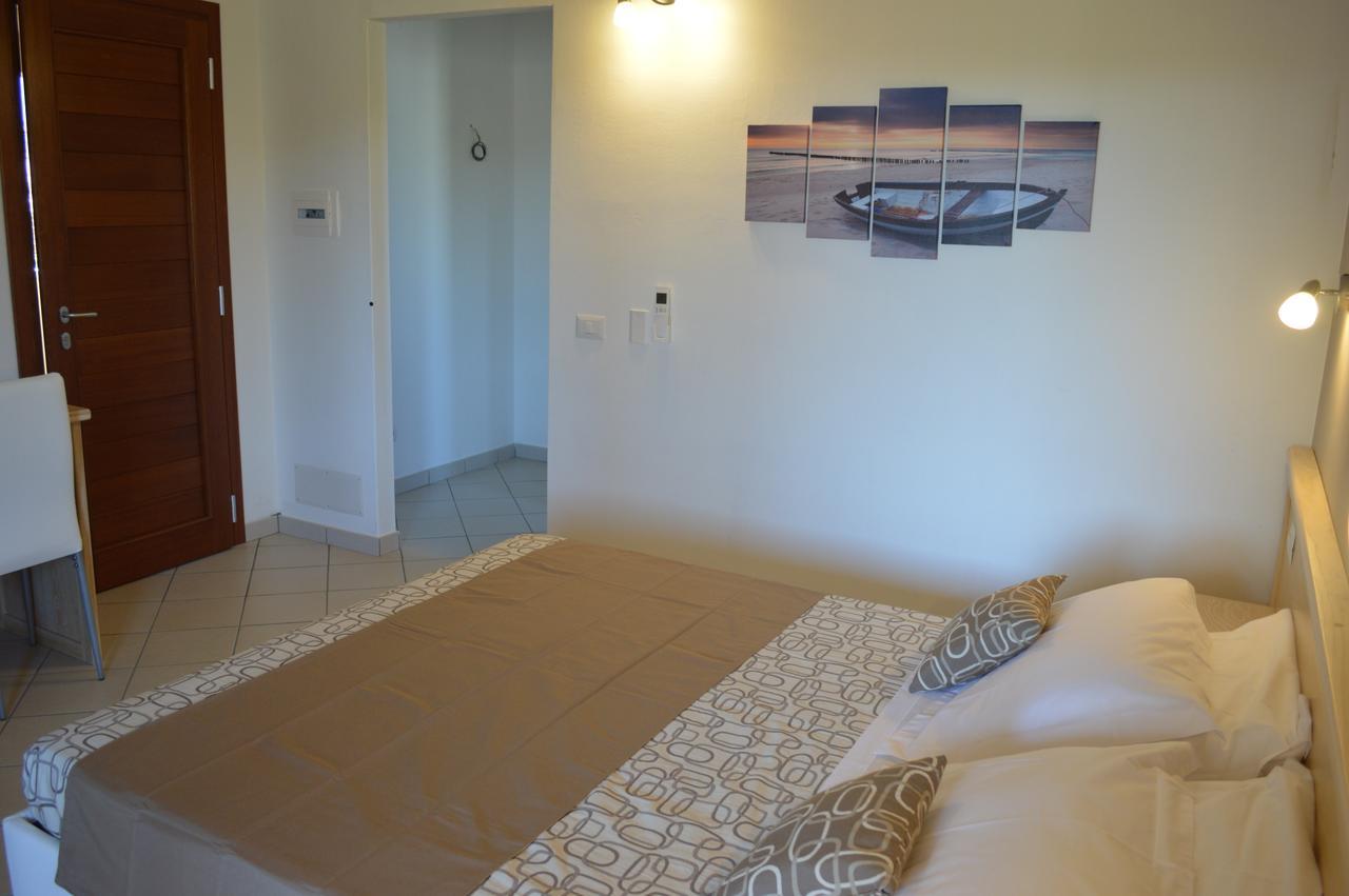 Guest Rooms Affittacamere Сан Теодоро Екстериор снимка