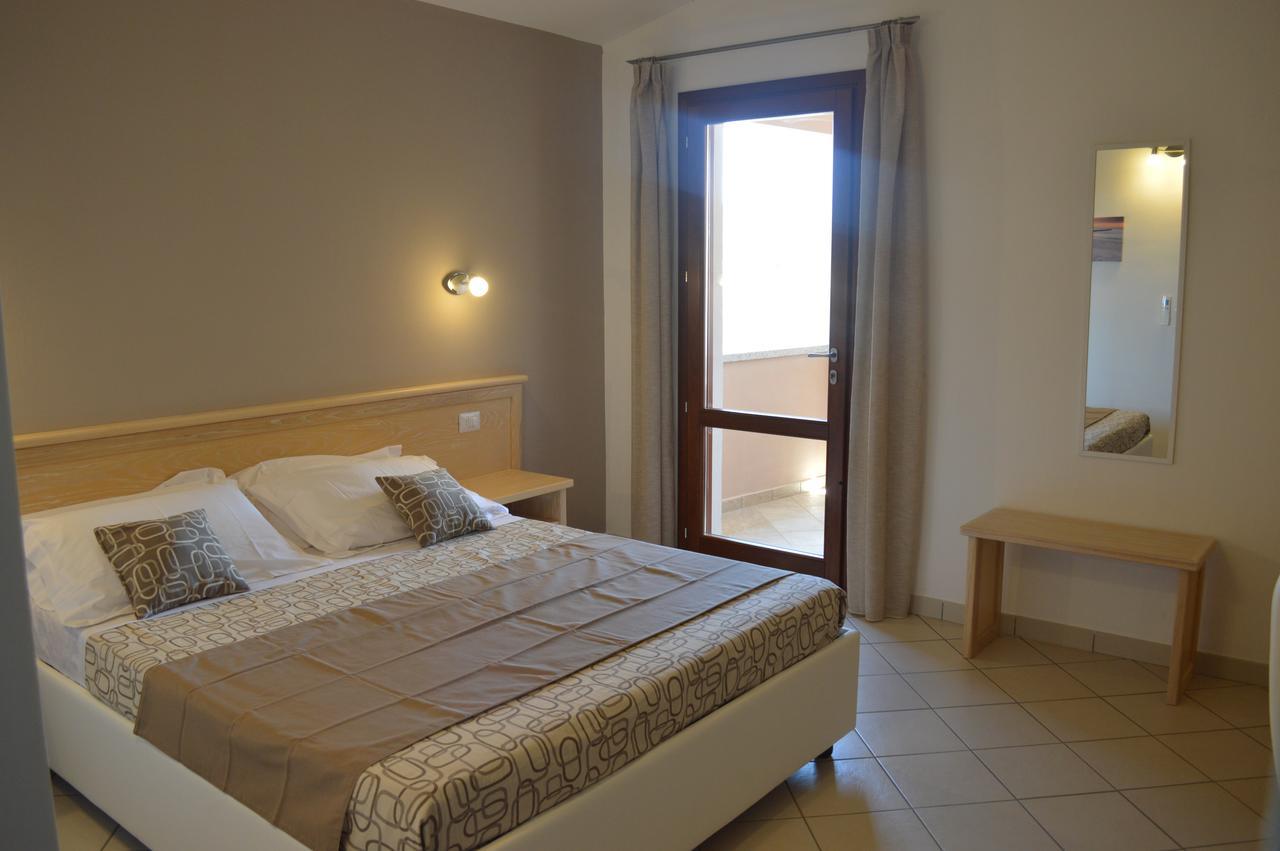 Guest Rooms Affittacamere Сан Теодоро Екстериор снимка