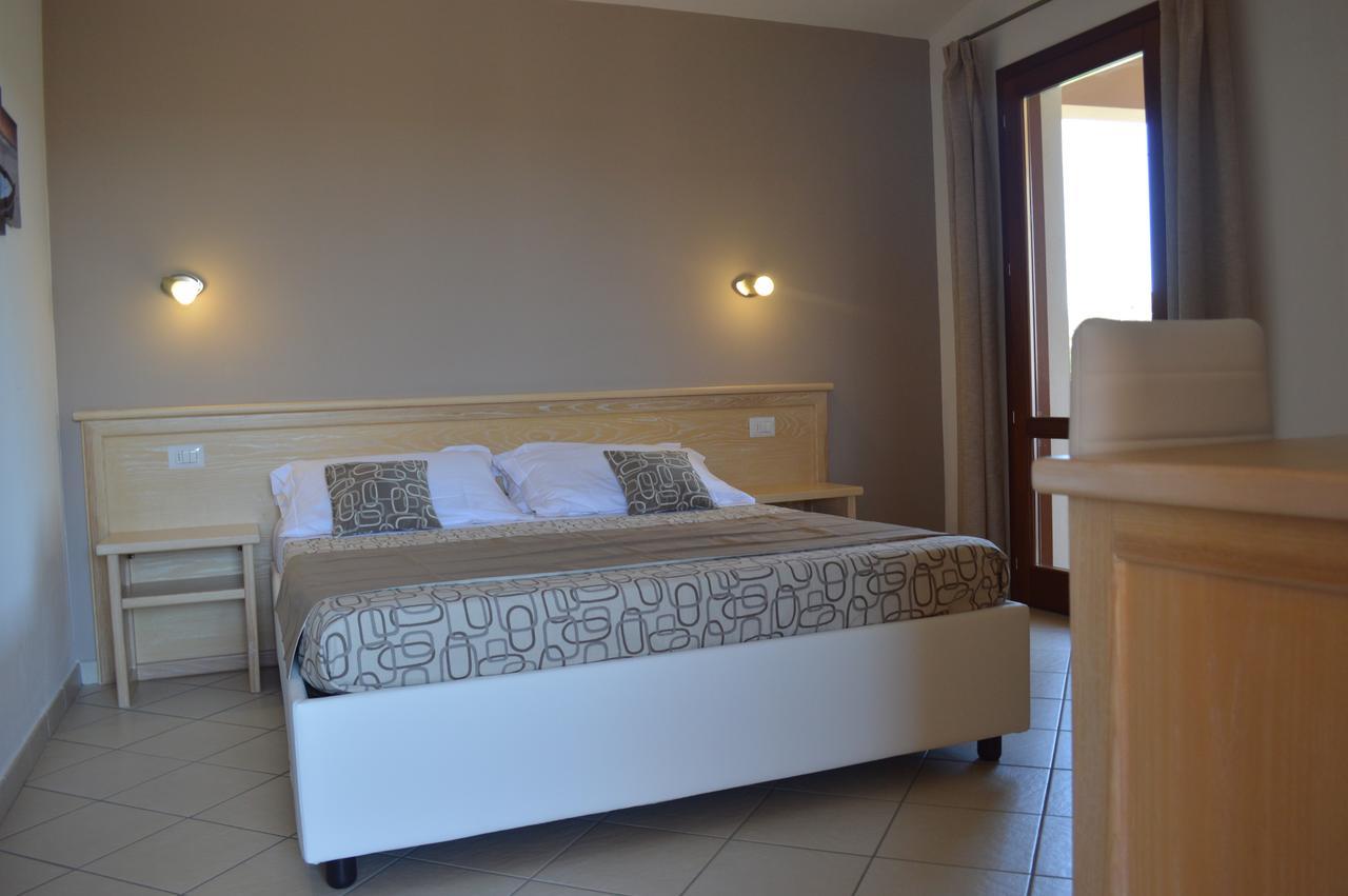 Guest Rooms Affittacamere Сан Теодоро Екстериор снимка