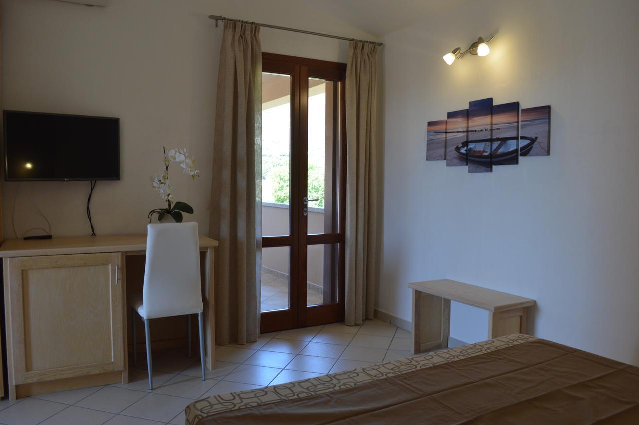 Guest Rooms Affittacamere Сан Теодоро Екстериор снимка