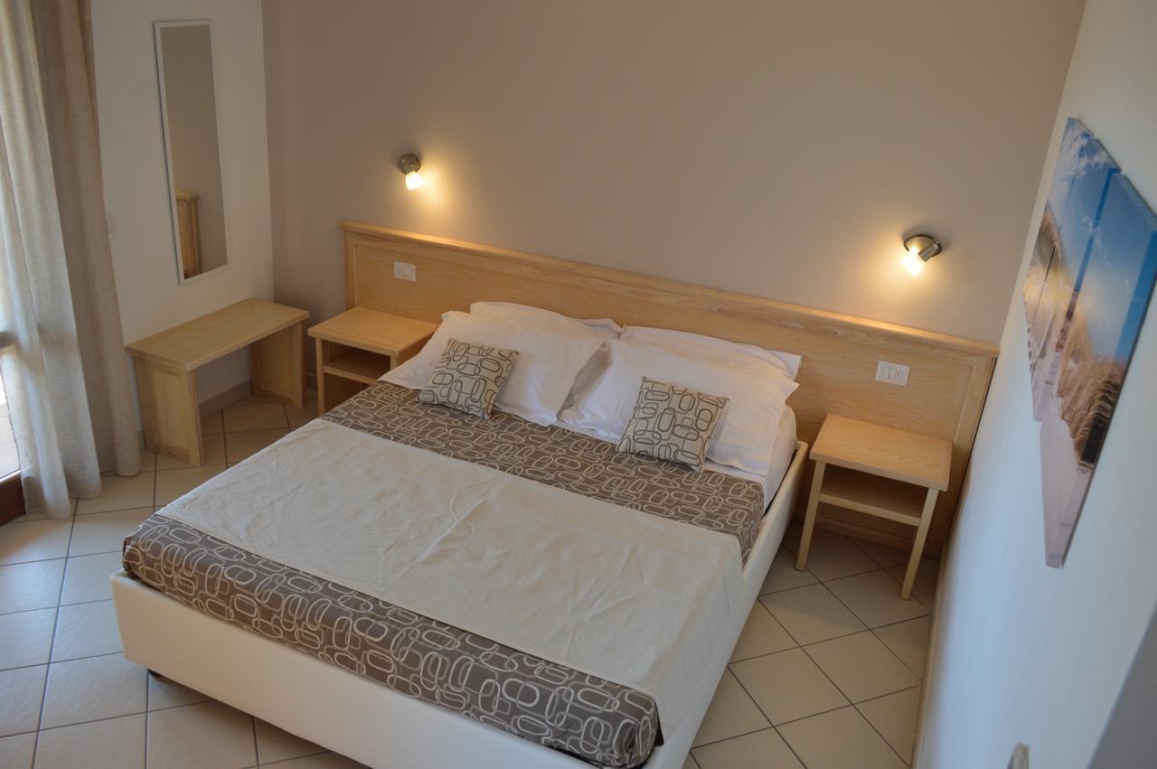 Guest Rooms Affittacamere Сан Теодоро Екстериор снимка