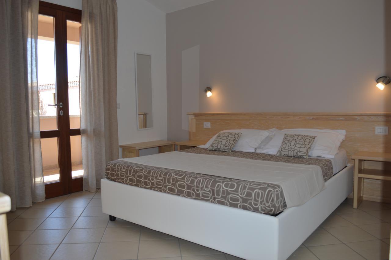 Guest Rooms Affittacamere Сан Теодоро Екстериор снимка