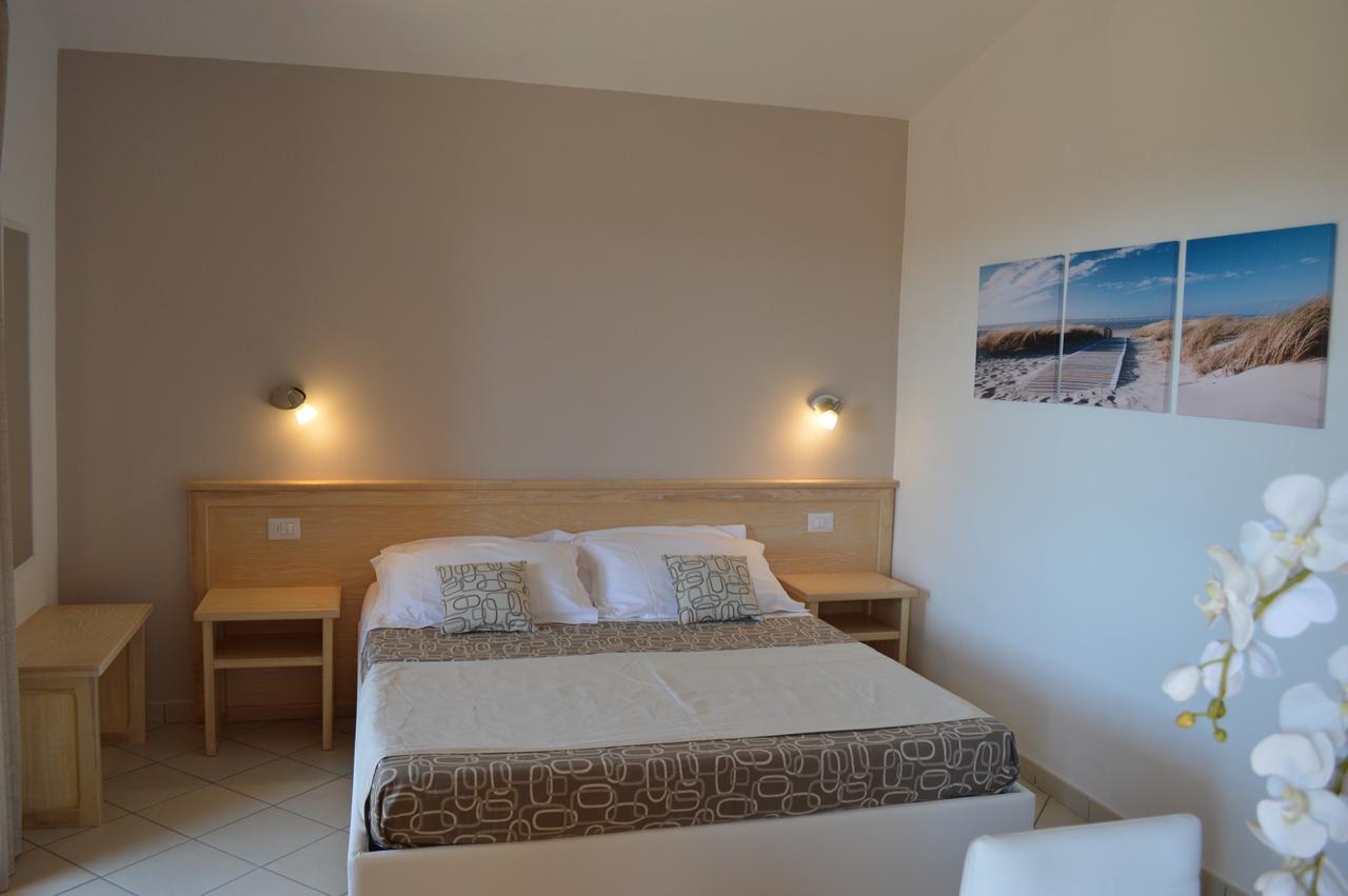 Guest Rooms Affittacamere Сан Теодоро Екстериор снимка