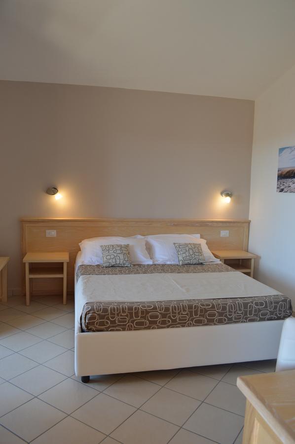Guest Rooms Affittacamere Сан Теодоро Екстериор снимка