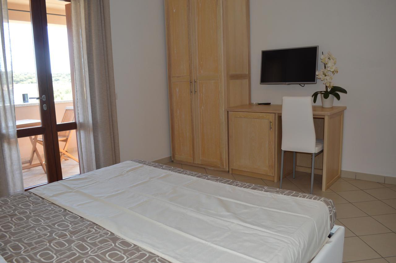Guest Rooms Affittacamere Сан Теодоро Екстериор снимка
