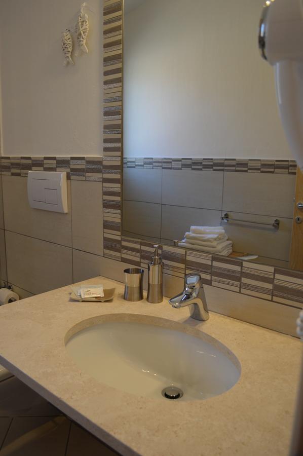Guest Rooms Affittacamere Сан Теодоро Екстериор снимка
