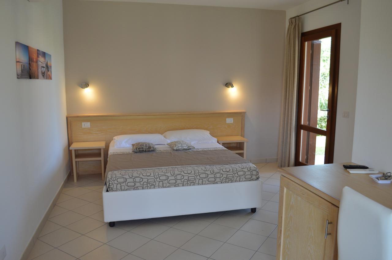 Guest Rooms Affittacamere Сан Теодоро Екстериор снимка