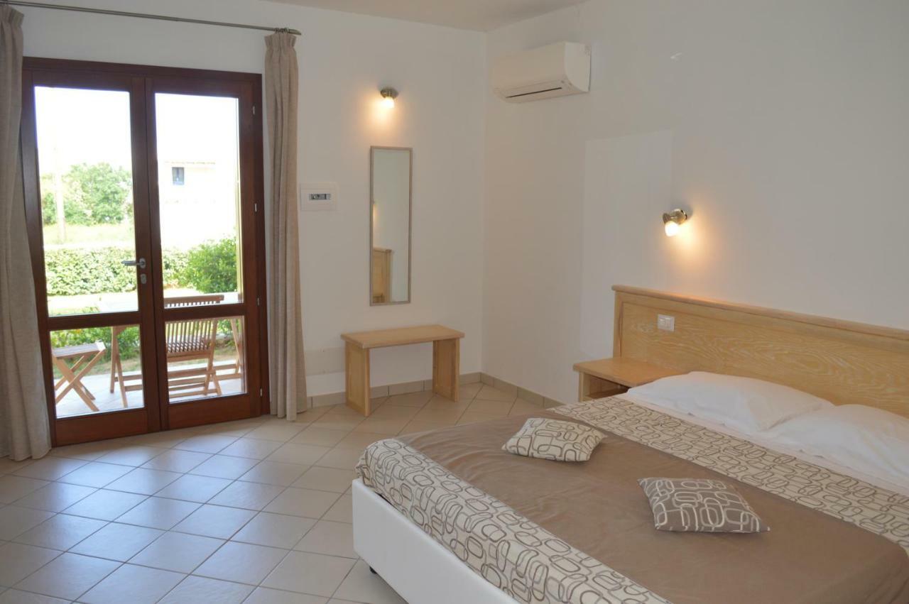 Guest Rooms Affittacamere Сан Теодоро Екстериор снимка