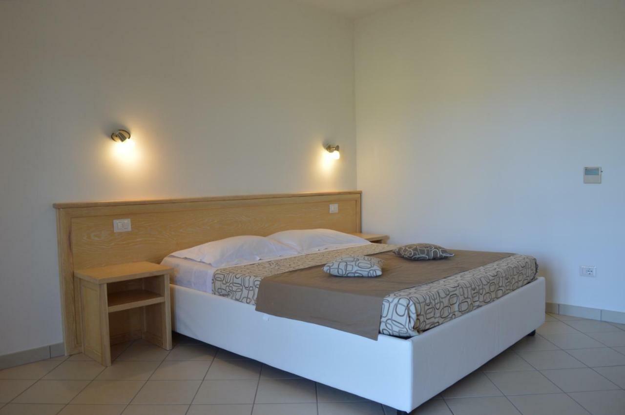 Guest Rooms Affittacamere Сан Теодоро Екстериор снимка