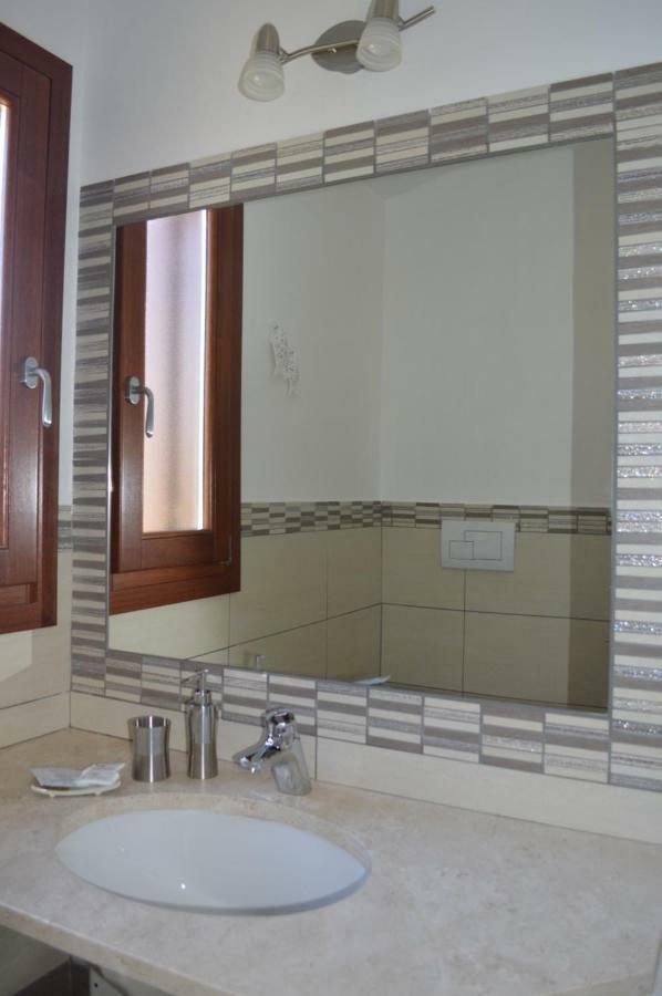 Guest Rooms Affittacamere Сан Теодоро Екстериор снимка